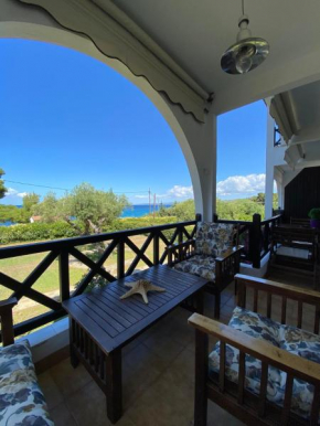 Front of the sea Elia Apartment